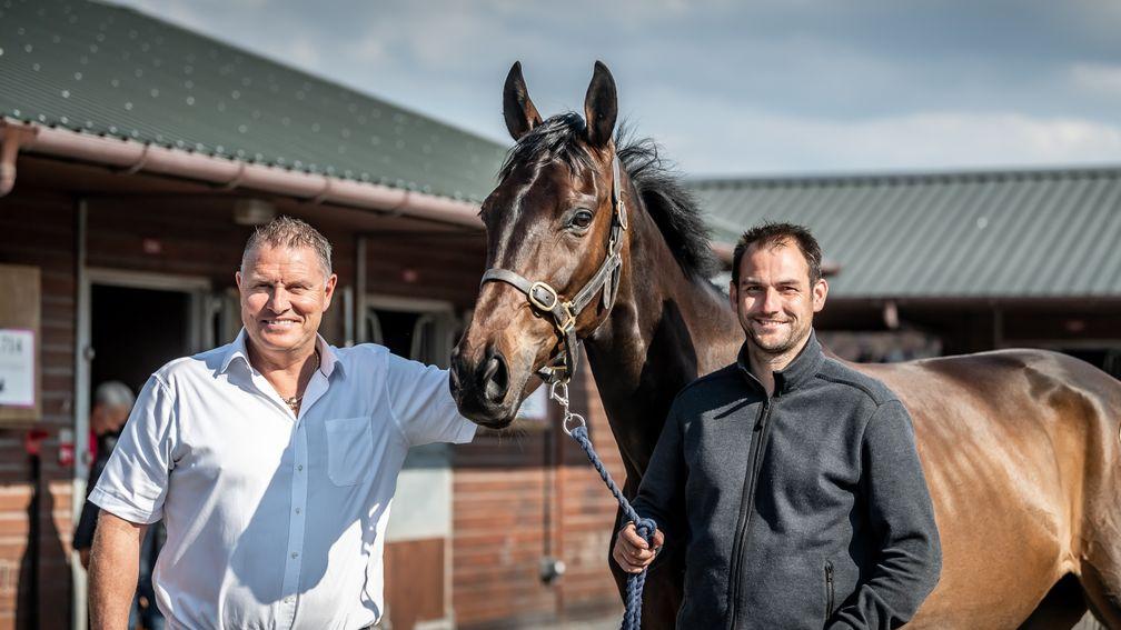Darren Yates and Philip Kirby pose with Interconnected after his £620,000 sale