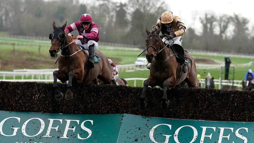 Alpha Des Obeaux (left) out to build on Thyestes Chase second