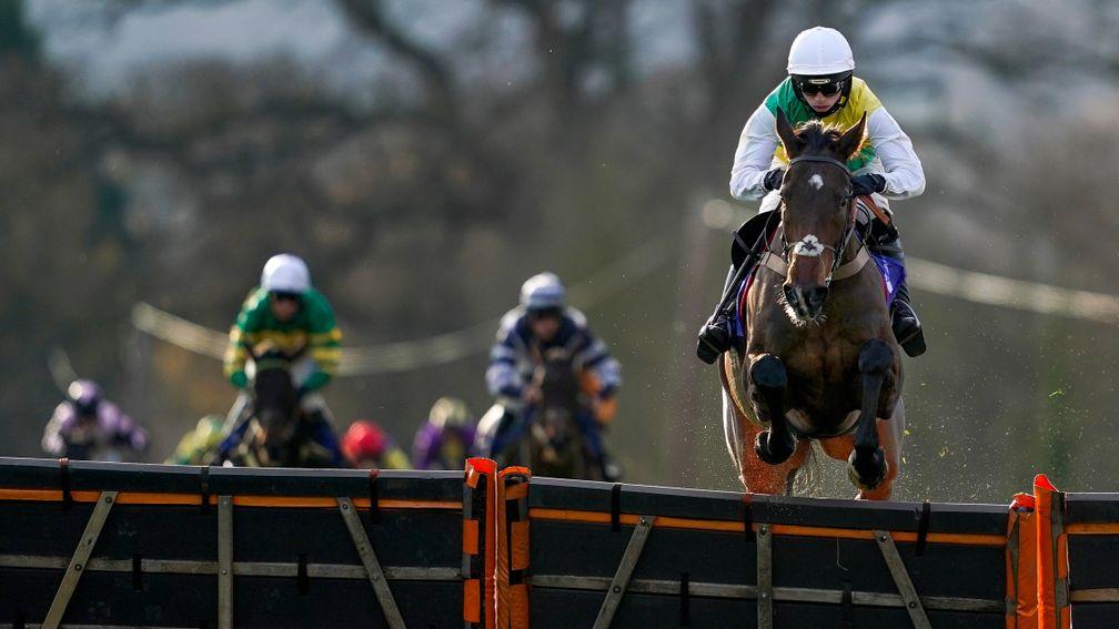 Atholl Street makes all at Taunton to earn a 25-1 quote for the Supreme Novices' Hurdle