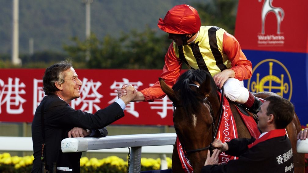 Luca Cumani greets Falbrav and Frankie Dettori after their Hong Kong Cup win