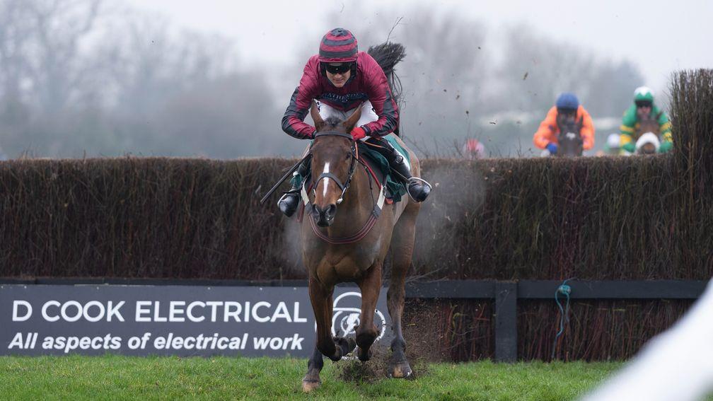 Eclair Surf (Tom Bellamy) jumps the 2nd last fence and wins the Warwick Classic Handicap ChaseWarwick 15.1.22 Pic: Edward Whitaker