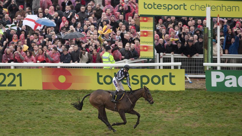 Imperial Commander and Paddy Brennan win the 2010 Gold Cup