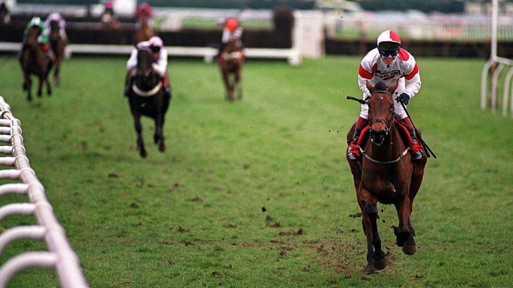 Johnson probably didn't have many more enjoyable rides than this as he coasts home on Gloria Victis in what was a quite superb performance in the 2000 Racing Post Chase at Kempton