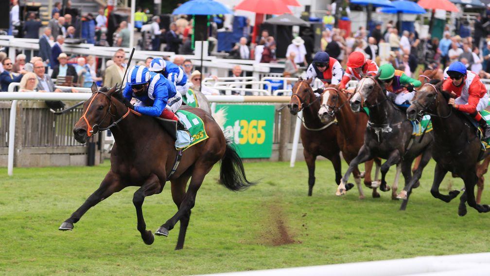 Motakhayyel storms clear in the Bunbury Cup at Newmarket