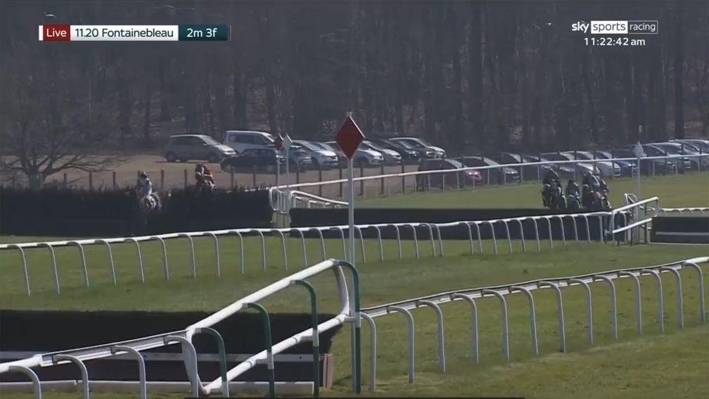 The jockeys have a difference of opinion in the Bruyeres Chase at Fontainebleau