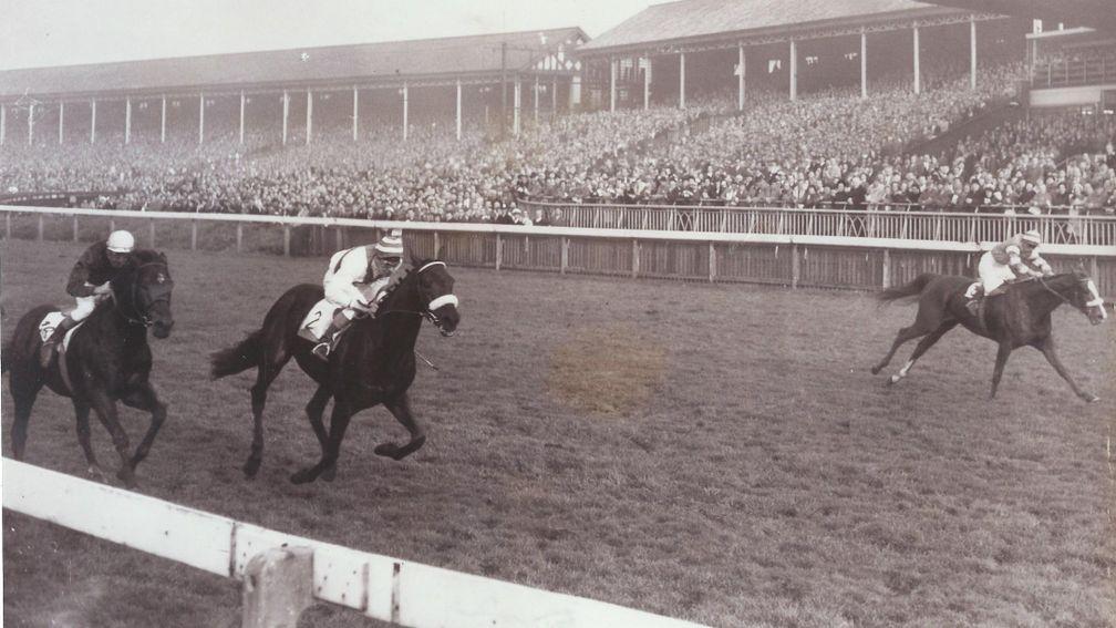 Lindley claims the Manchester November Handicap on Best Song (centre) in 1963