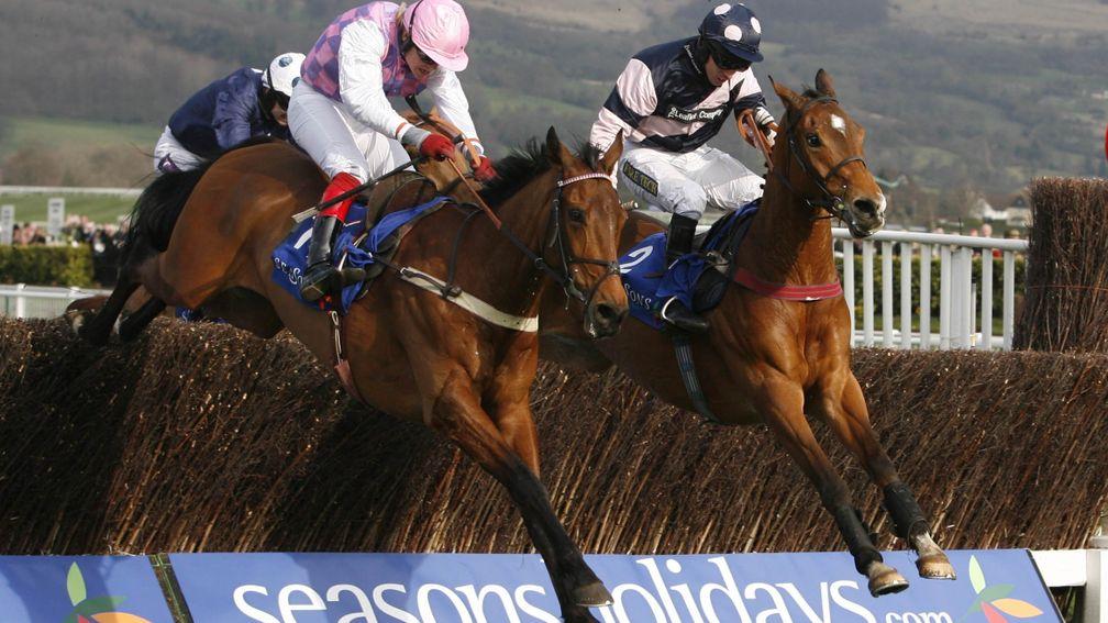 Voy Por Ustedes and Robert Thornton (left) on their way to victory in the 2007 Champion Chase