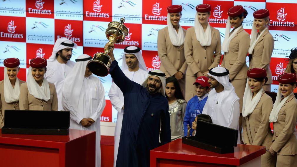 Sheikh Mohammed lifts the trophy