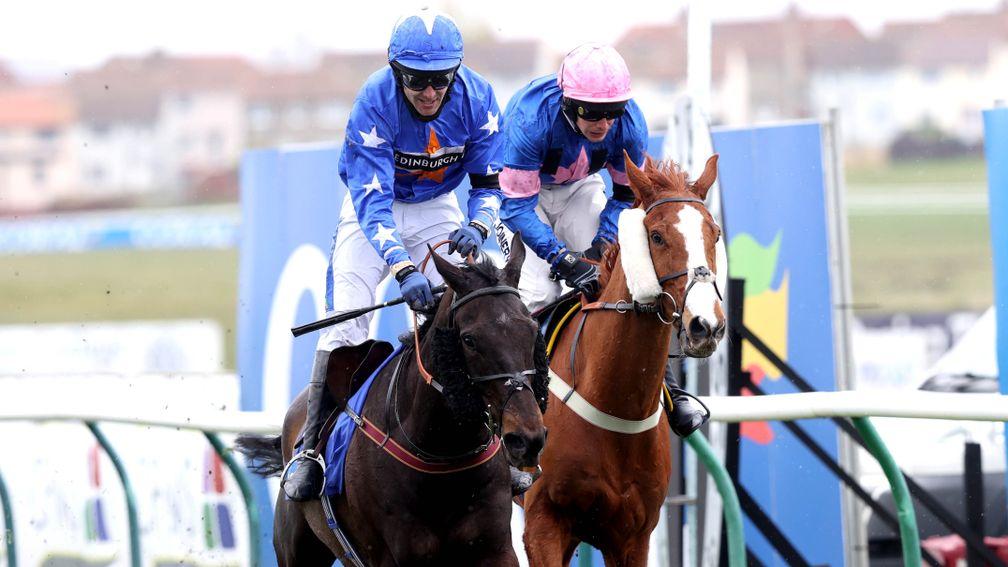 Mighty Thunder defeats Dingo Dollar to win the 2021 Scottish Grand National at Ayr