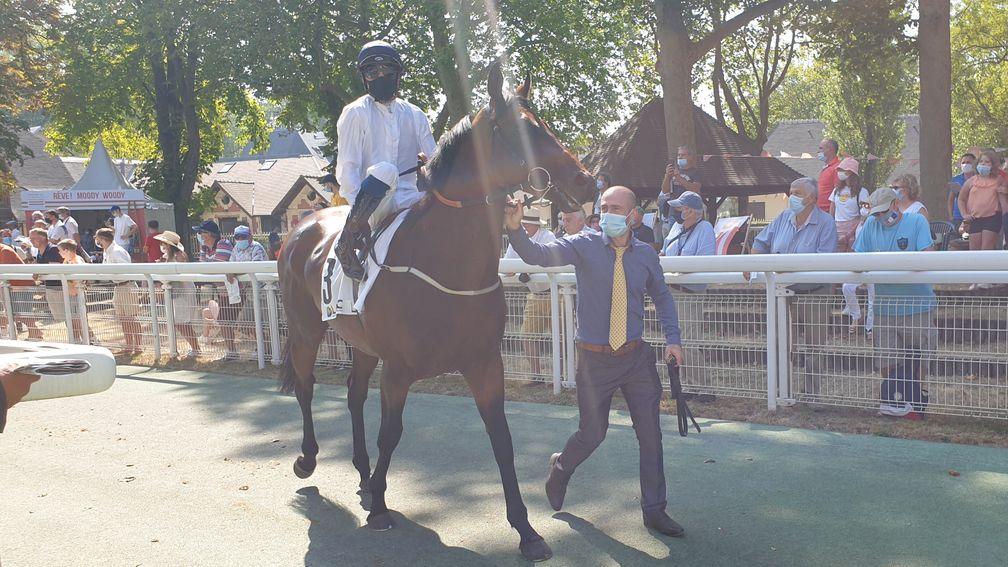 Hello Youmzain carried the colours of co-owner Haras d'Etreham to a fine second in the Prix Maurice de Gheest