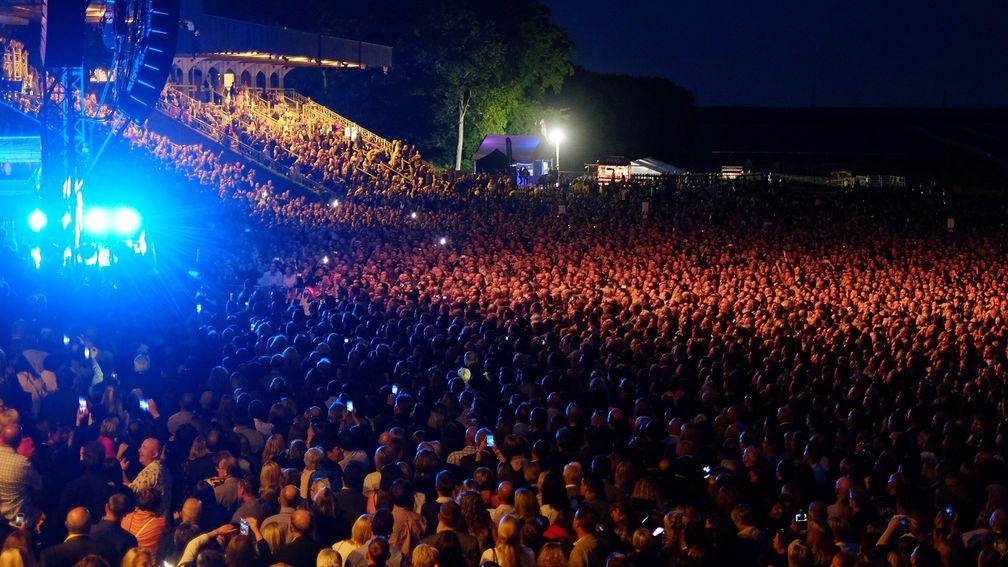 A massive crowd packed into the July course to see Kylie in 2015