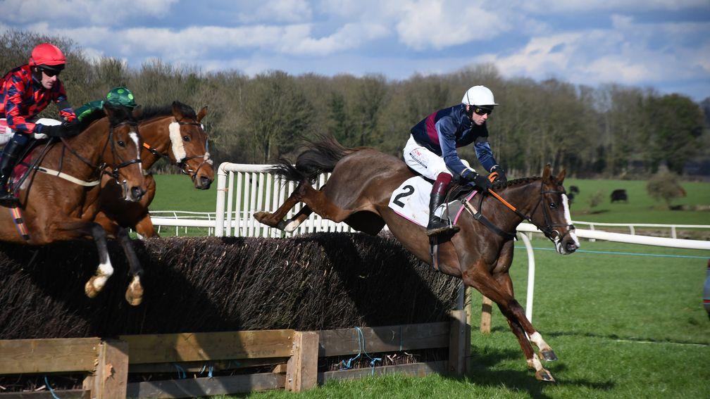 Comeonilean en route to victory at Charlton Horethorne