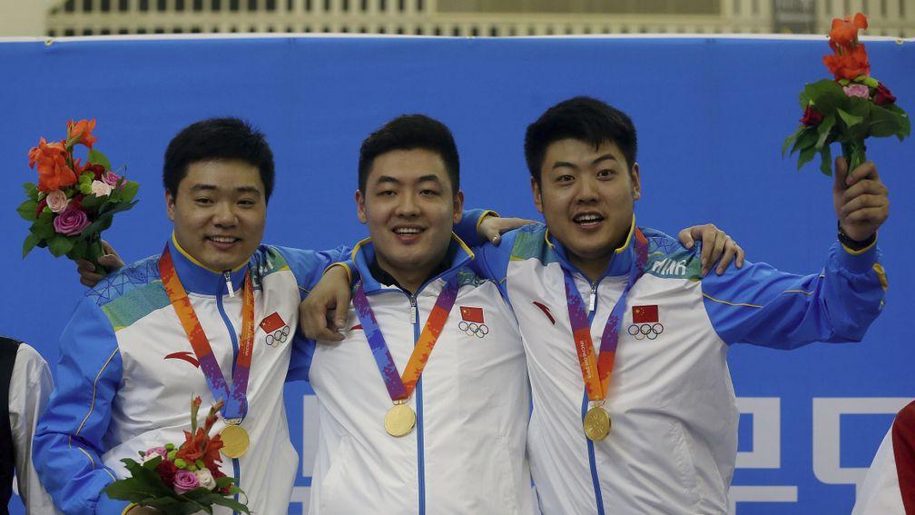 Tian Pengfei (centre) celebrates with his pals Ding Junhui and Liang Wenbo