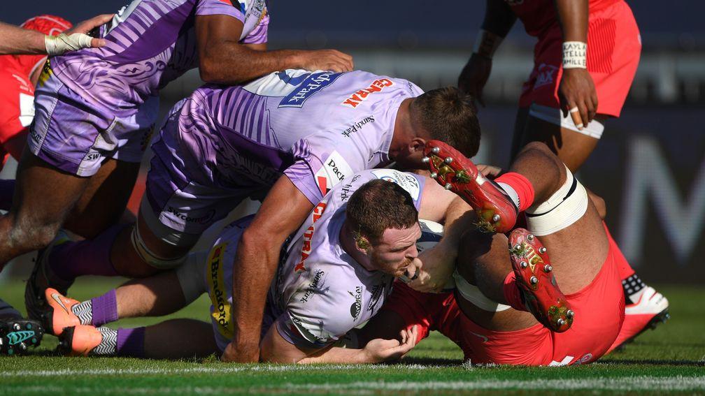 Sam Simmonds goes over against Toulouse