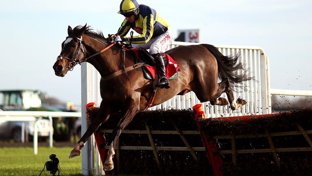 If The Cap Fits (Noel Fehily) win the 32Red Casino Novice Hurdle at Kempton on Boxing Day