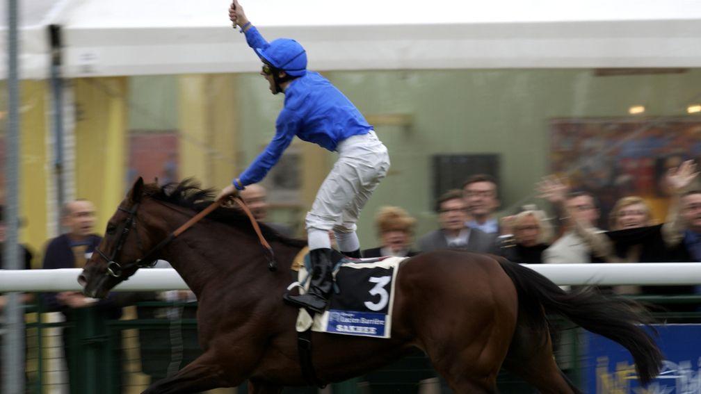 Horse Racing Oct 2001Frankie Dettori wins his 100th Group 1 win when taking the Arc on Sakhee Mirrorpix
