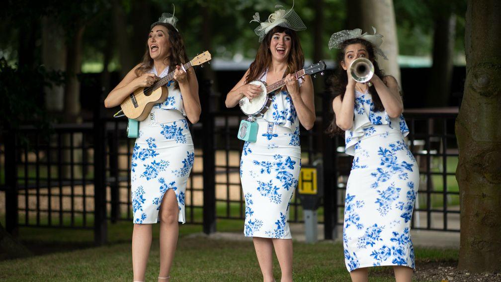 A 3 piece ukulele band serenades racegoers as they arrive on day 1 of the July meetingNewmarket 8.7.21 Pic: Edward Whitaker