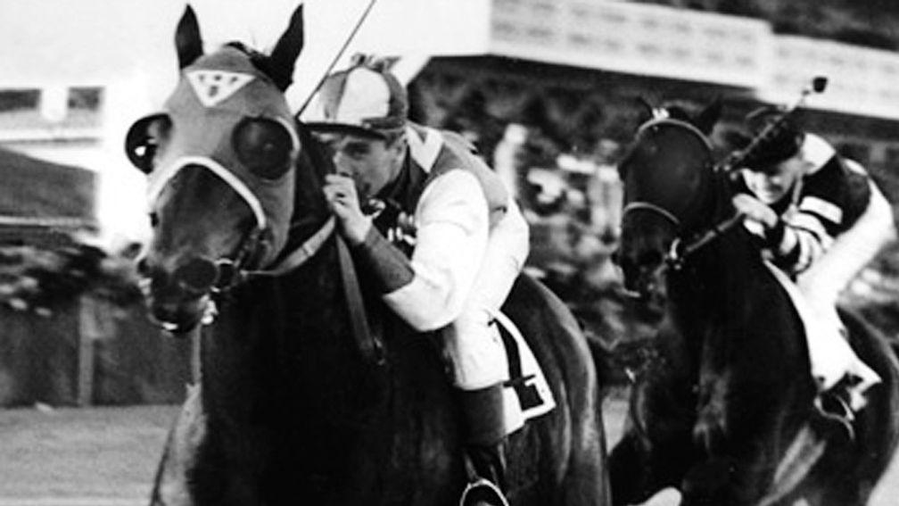 Seabiscuit sprints clear of War Admiral