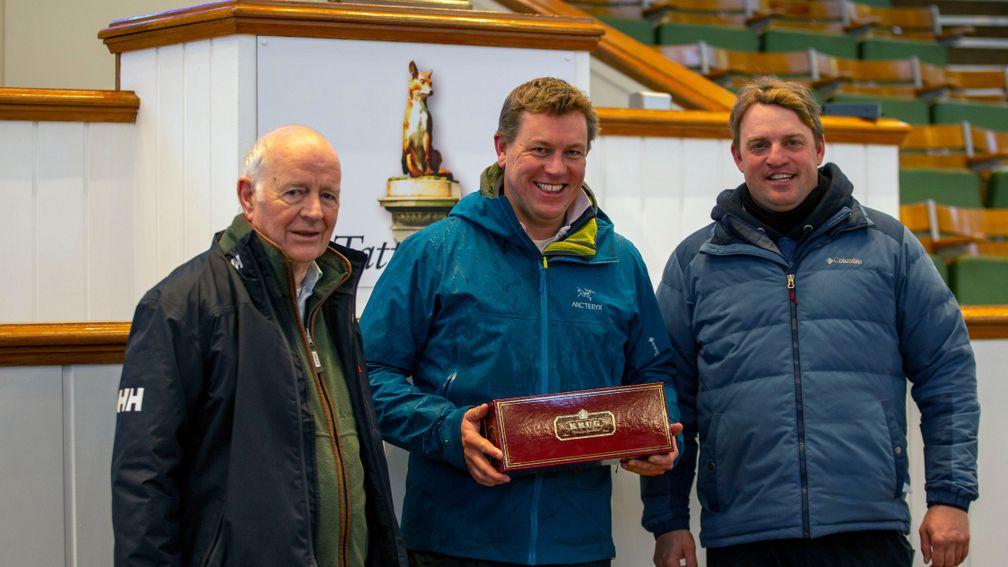 Geoffrey Howson (left) and Tally-Ho Stud's Roger O'Callaghan (right) present Richard Brown with his bloodstock agent of the year prize