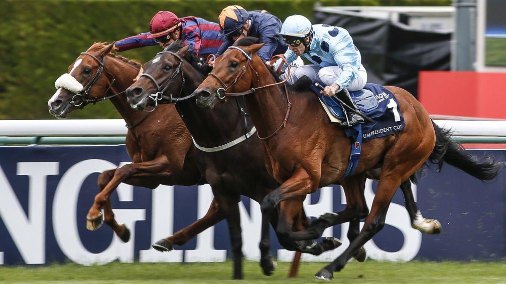 Hey Gaman (centre) just misses out to Olmedo (right) with Dice Roll third in the Emirates Poule d'Essai des Poulains. The trio reoppose in the Qipco Prix du Jockey Clyb