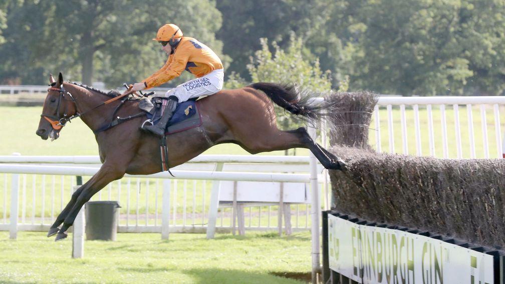 Hammersly Lake and Brian Hughes on the way to victory in the Perth contest last year