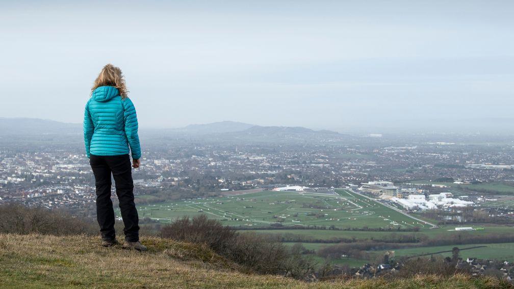 Cleeve Hill: offers a panoramic view of Cheltenham racecourse