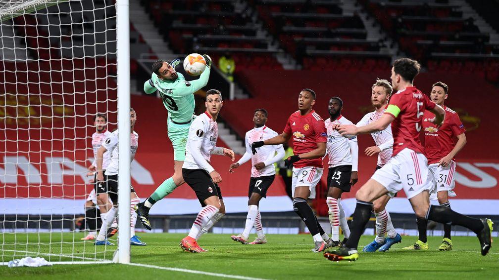 Manchester United threatened from set pieces in the first leg against Milan