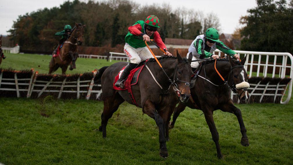 Freedom To Dream (Kevin Sexton, right) fights off Sam's Choice to win the 2m5½f maiden hurdle