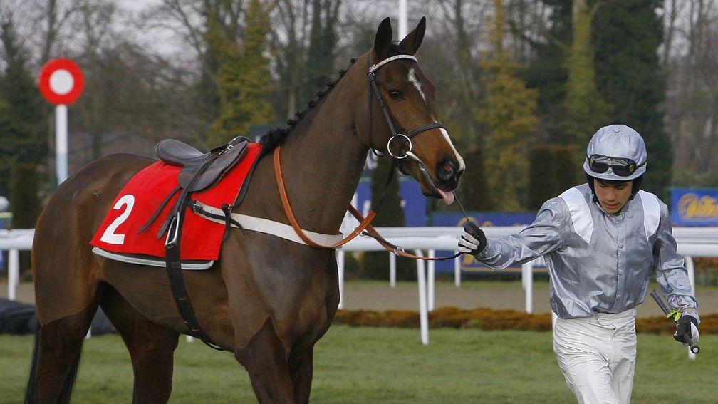 Sticking out her tongue, Tinagoodnight gets walked to the start before refusing to race at Kempton in 2009