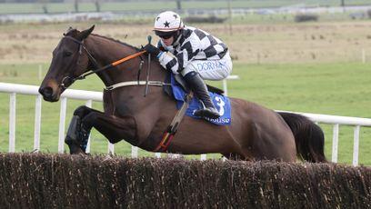 Fairyhouse: Elvis leaves rivals all shook up as he returns to the Grand National trail